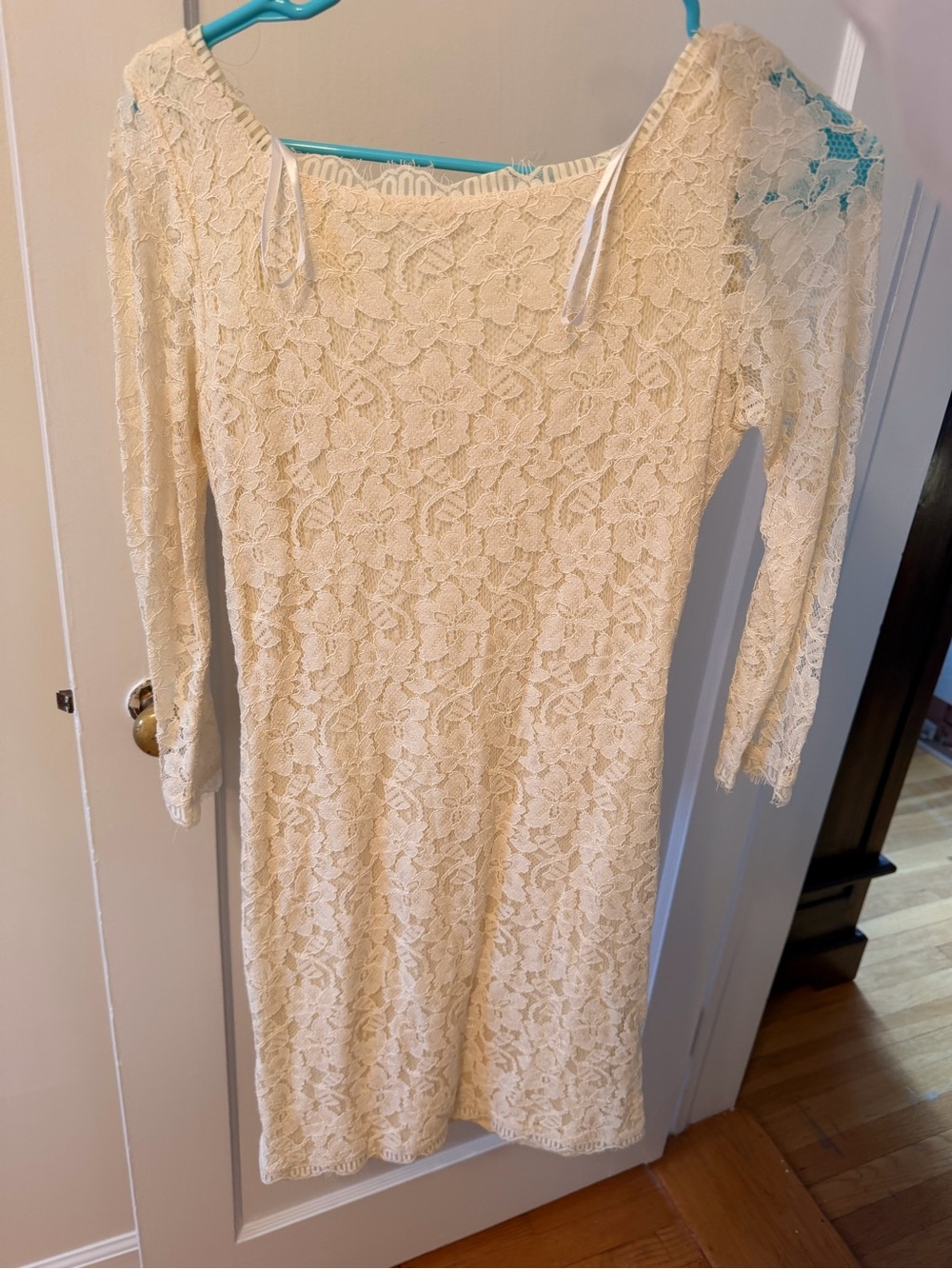 Diane Von Furstenberg Cream Lace Long-Sleeve Sheath Dress